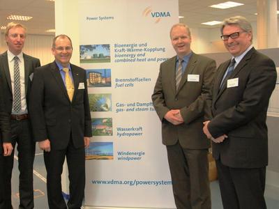 Mit vereinten Kräften zur Energiewende mit Brennstoffzellen – Vorstand der VDMA AG Brennstoffzellen (von links): Georg Anfang (Süd-Chemie), Guido Gummert (Baxi Innotech), Achim Edelmann (Gräbener Maschinentechnik), Ulrich Platthaus (3M), nicht im Bild: Dr. Manfred Stefener (Elcore)