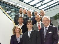 IHK-Sachverständigenvereidigung (von oben links): Peter Rauner, IHK-Vizepräsident Thomas Hinderberger, Volker Hoster, Hanns-Georg Fürdens, Dr. Ernst Rücker, Detlef Christiansen, Dr. Robert Wittner, Dr. Annette Wagemann - Mitglied der Geschäftsleitung, Frank Müller, Gerhard Klumpp (Foto: Hägele) IHK-Sachverständigenvereidigung (von oben links): Peter Rauner, IHK-Vizepräsident Thomas Hinderberger, Volker Hoster, Hanns-Georg Fürdens, Dr. Ernst Rücker, Detlef Christiansen, Dr. Robert Wittner, Dr. Annette Wagemann - Mitglied der Geschäftsleitung, Frank Müller, Gerhard Klumpp (Foto: Hägele)