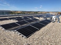 Neu in Betrieb genommene Photovoltaikanlage auf der SKZ Modellfabrik, die für eine Emissionsarme Energieversorgung sorgt (Quelle: Patrick Langen, SKZ)
