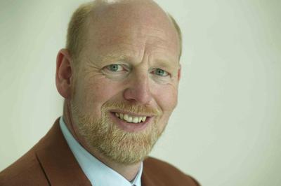cormeta-Vorstand Holger Behrens weiß, wie wichtig technologischer Fortschritt für die Kunden ist: "Wir können einerseits auf die starke Entwicklungskompetenz der SAP bauen, andererseits machen wir diese neuen Technologien wie SAP HANA, mobile Anwendungen, SAP BusinessObjects oder Product Lifecycle Management unseren Kunden in ihren Branchenlösungen verfügbar."