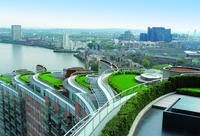 Die kaskadenartigen Dachterrassen des „New Providence Wharf“ bieten einen spektakulären Blick auf London und die Themse.