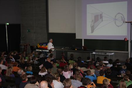 Aufgrund der aktuellen Situation findet die Kinder Uni von Prof. Dr. Bernd Lingelbach nicht an der Hochschule Aalen sondern online statt, Fotohinweis: explorhino
