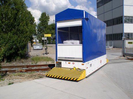 04_EK_Outdoor_FTF.jpg