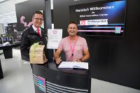 Gunnar Scharf from ProSiebenSat1 Media SE (right) is the 10,000th visitor of the Rittal Innovation Center. As a surprise, he is congratu-lated and receives a gift from Jan-Henry Schall, Head of the Rittal Innovation Center / Source: Rittal GmbH & Co. KG 