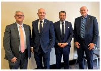 Abbildung 1. Trigg-Team mit dem Gouverneur von Utah, Spencer J. Cox (zweiter von links).