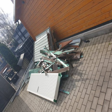 Schrotthändler Remscheid Nummer Eins in Mönchengladbach.jpg