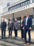 Christof Geiger, stellv. Hauptgeschäftsführer der IHK Heilbronn-Franken (re.), und die Mitglieder des Wahlausschusses (von li.) Rolf Scheidt, Michael Jung, Ehrhard Steffen sowie Katrin Löbbecke