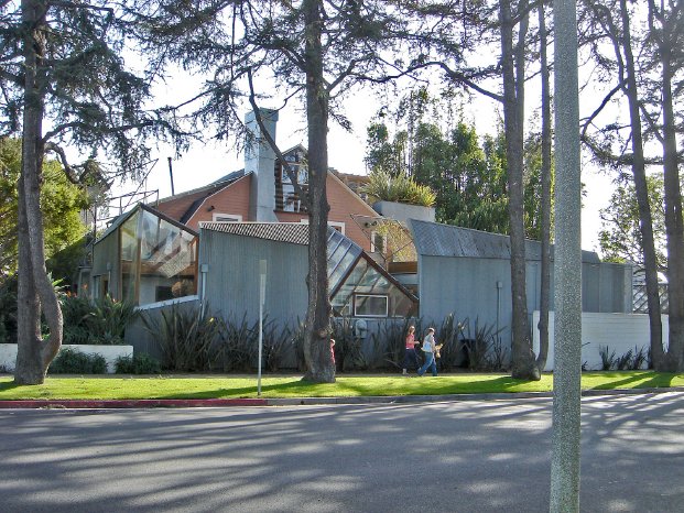 Abb_4_Gehry_Residence_erhielt_den_Twenty-five_Year_Award_des_American_Institute_of_Architec.jpg