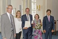 Staatssekretär Guido Beermann, Astrid Vieth (SIBB region), Ordensträger Dr. Ortwin Wohlrab mit Ehefrau und SIBB Vorstandsvorsitzender Christian Köhler. (v.li.n.re.). Foto: SIBB e.V./ Ines Weitermann Staatssekretär Guido Beermann, Astrid Vieth (SIBB region), Ordensträger Dr. Ortwin Wohlrab mit Ehefrau und SIBB Vorstandsvorsitzender Christian Köhler. (v.li.n.re.). Foto: SIBB e.V./ Ines Weitermann