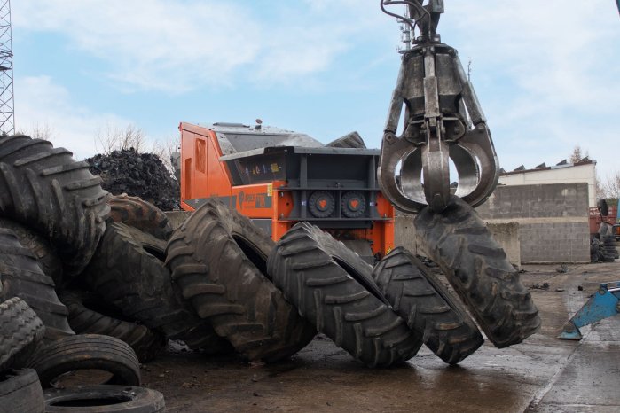 titan_900_tyres_06.jpg