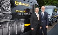 Übergabe der Roadshowsprinter, Timo Röbbel Leiter Marketing (links) und Dr. Marko Multhaupt, Leiter Marketing und Vertrieb Deutschland, Österreich, Schweiz, Continental Reifen Deutschland GmbH