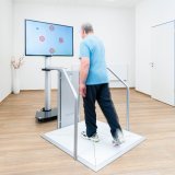 The THERA-Trainer senso is a highly efficient training device which improves mental and physical performance and reduces the risk of falls. Numerous scientifically validated training programs are available. Intelligent algorithms automatically adapt the games to suit individual abilities. The trainer can be used by both pedestrians and wheelchair users.