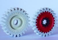 METAKER Hybrids. Hybrid-Zahnräder in konventioneller (links) und generativer (rechts) Bauweise