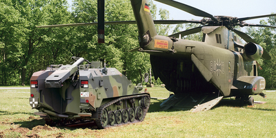 Mörserwiesel mit Hubschrauber CH-53