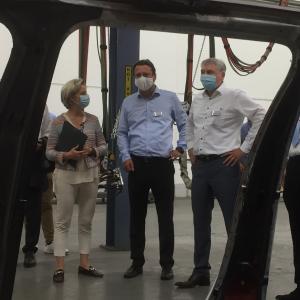 During the visit of the Baden-Württemberg Minister of Economic Affairs Dr. Nicole Hoffmeister-Kraut (left), Dr. Robert Hentschel, Senior Vice President Engineering Valmet Automotive Group, gives an outlook on the plans of the company at the Helmstadt-Bargen site; on the right Klaus Wetzstein (Director Prototyping/ Small series Valmet Automotive Engineering)