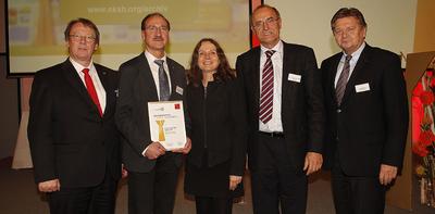 v.l. FH- Präsident Prof. Dr. Herbert Zickfeld, Preisträger Prof. Dr. Tadeus Uhl, Wissenschaftsministerin Prof. Dr. Waltraud Wende, EKSH- Geschäftsführer Prof. Dr. Hans-Jürgen Block sowie der stellv. IHK- Hauptgeschäftsführer Klaus Markmann aus Flensburg
