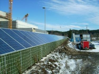 Ökologischer Lärmschutz erstmals mit Photovoltaik kombiniert