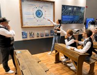 Der Stand des SKZ auf der Formnext 2022 als Kontrast zu modernen additiven Fertigungsverfahren und digitalen Weiterbildungsmöglichkeiten (Foto: SKZ)