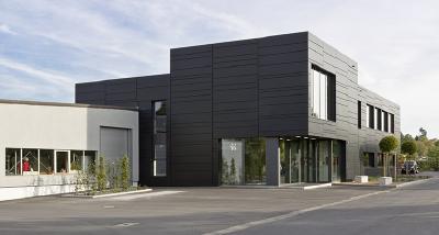 Das kubistische Design und die minimalistische Architektur schaffen Raum für kreative Verpackungsentwicklung.