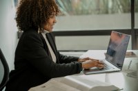 Der Bereich des Qualitätsmanagements bietet Menschen einen zukunftssicheren und unternehmerisch relevanten Arbeitsplatz.