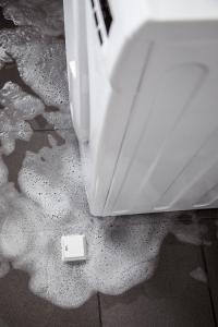 Optionale RE.GUARD Wassermelder für extra Schutz an besonders kritischen Stellen. Foto Copyright REHAU