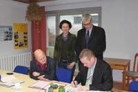 Vertragsunterzeichnung zwischen dem Bauernverband, der WEMAG und der Energie-Sparzentrale