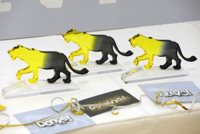 Ein goldener Löwe als Auszeichnung für besondere Leistungen: H. P. Kaysser GmbH + Co. KG ist Gewinner des Lea-Mittelstandspreises 2020 in der Kategorie 150 - 500 Mitarbeiter.
©Bildquelle: Uta Rometsch/Caritasverband der Diözese Rottenburg-Stuttgart e. V.