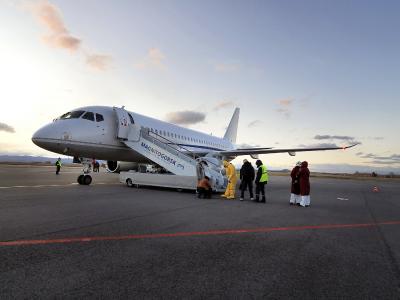 Mit einem Charterflugzeug, das der Kunde zur Verfügung gestellt hatte, wurden die Spezialisten direkt nach Magnitogorsk geflogen