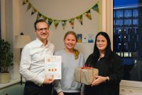 V.l.n.r.: Christof Wenzeritt, CEO von Scalefree, Kateryna Diachok von Scalefree und Asmin Artak, Geschäftsführung Mädchenhaus zwei13 e.V.