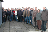 Prof. Dr.-Ing. Carsten-W. Müller (links) mit einigen Seminarteilnehmern. 