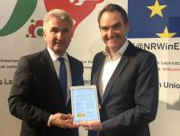BITMi-Präsident Grün überreicht Minister Pinkwart die Stellungnahme