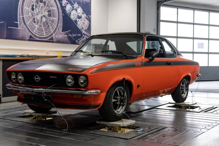 KW_V3_Klassik_Fahrwerk_Opel_Manta_A_Fahrdynamikpruefstand.jpeg