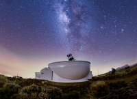 Baader 4.5m AllSky Dome vor Sternenhimmel