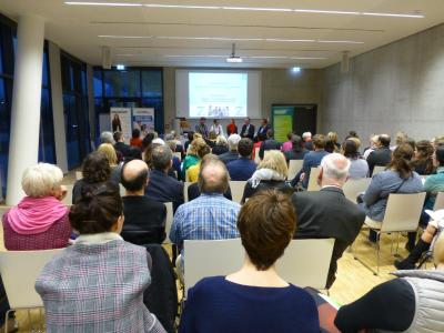 Rund 90 Interessierte aus Unternehmen und Institutionen der Region waren auf Einladung von Vocatium, der FOM und des Projektes MAI Job ins Technologiezentrum Augsburg gekommen, um sich über die "Generation Z" zu informieren