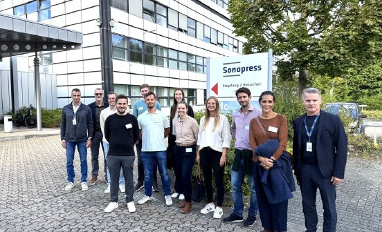 FFI Juniorengruppe bei der Besichtigung von Sonopress in Gütersloh_klein.jpg