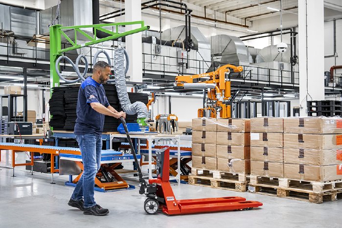 30 Hand pallet truck - warehouse - in motion.jpg