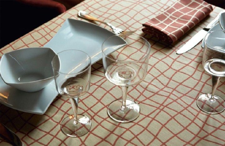 table_cloth_contemporary_300_LightboxImage.jpg