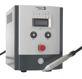 The patented Plasmabrush technology combines the benefits of low-pressure plasma processes such as high plasma activity and low thermal material stress with the simple automation of atmospheric plasmas.