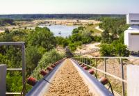 UNIKA Kalksandsteine bestehen aus den natürlich vorkommenden Rohstoffen Kalk und Sand. Der Sand wird in unmittelbarer Nähe zum jeweiligen Produktionsstandort gewonnen. Fotos: UNIKA