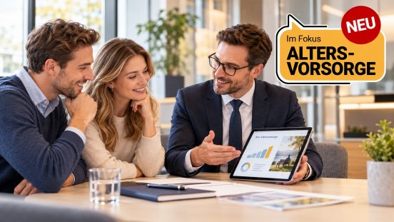 Junges Paar bei der Altersvorsorgeberatung