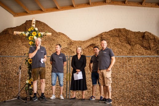 Wettelheim mit Bürgermeisterin.jpg
