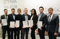 Sechs aufstrebenden Newcomern im FM wurden in diesem Jahr die GEFMA-Förderpreise 2018 verliehen. Prof. Dr. Markus Lehmann, GEFMA-Vorstand und Vorsitzender der Jury, gratulierte den diesjährigen Preisträgern.