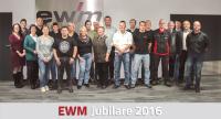 Bei EWM feiern in diesem Jahr 24 Mitarbeiter ihr Jubiläum - Seit zehn, 20, 25 oder 30 Jahren arbeiten diese Mitarbeiter für das Unternehmen mit Stammsitz in Mündersbach / Foto: EWM AG
