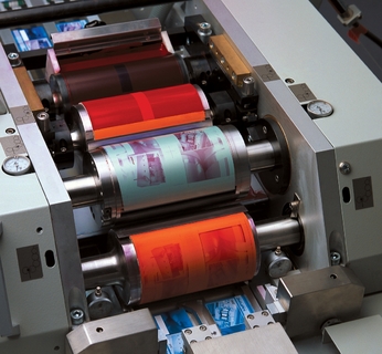OC 200's printing unit: Screen roller with ink chamber, ink transfer roller, plate cylinder, and blanket cylinder
