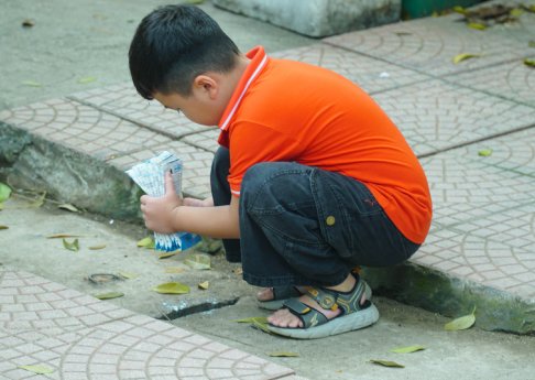 Recycle for Good Vietnam - Collecting - rgb.jpg
