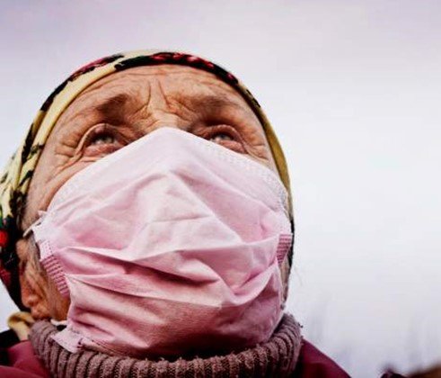 Frau mit Schutzmaske Myanmar.jpg