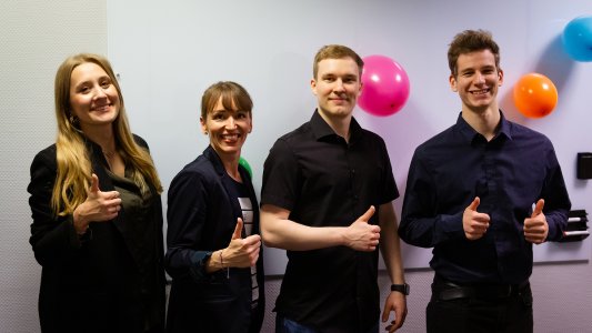 Das Diversity-Team feierte gemeinsam den Sieg (v.l.n.r. Maria Beerwerth, Marie Sonne, Clemens Kurzeya, Simon Kammler)