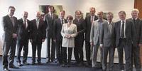 v.l.: Ralf Stemmer, Deutsche Postbank AG; Landrat Frithjof Kühn, Rhein-Sieg-Kreis; Dr. Rolf-Dirc Roitzheim, DHL Deutsche Post AG; Hauptgeschäftsführer Dr. Hubertus Hille, IHK Bonn/Rhein-Sieg; Oberbürgermeister Jürgen Nimptsch, Stadt Bonn; Prof. Dr. phil. Marion Schick, Deutsche Telekom AG; Präsident Wolfgang Grießl, IHK Bonn/Rhein-Sieg; Herbert Forker, Siegwerk Druckfarben AG & Co. KGaA; Prof. Dr. Marcello da Veiga, Alanus Hochschule; Prof. Dr. Hartmut Ihne, Hochschule Bonn-Rhein-Sieg; Prof. Dr. Peter Thuy, Internationale Hochschule Bad Honnef - Bonn v.l.: Ralf Stemmer, Deutsche Postbank AG; Landrat Frithjof Kühn, Rhein-Sieg-Kreis; Dr. Rolf-Dirc Roitzheim, DHL Deutsche Post AG; Hauptgeschäftsführer Dr. Hubertus Hille, IHK Bonn/Rhein-Sieg; Oberbürgermeister Jürgen Nimptsch, Stadt Bonn; Prof. Dr. phil. Marion Schick, Deutsche Telekom AG; Präsident Wolfgang Grießl, IHK Bonn/Rhein-Sieg; Herbert Forker, Siegwerk Druckfarben AG & Co. KGaA; Prof. Dr. Marcello da Veiga, Alanus Hochschule; Prof. Dr. Hartmut Ihne, Hochschule Bonn-Rhein-Sieg; Prof. Dr. Peter Thuy, Internationale Hochschule Bad Honnef - Bonn