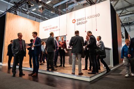 Reger Andrang am SWISS KRONO-Messestand bei der interzum 2019 (Bild: SWISS KRONO | Foto: Philipp Hoffmann)