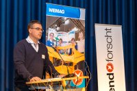 Landeswettbewerbsleiter Heiko Gallert wird in diesem Jahr wieder die Teilnehmenden zu „Jugend forscht“ in der Stadthalle Rostock begrüßen. Foto: WEMAG/Stephan Rudolph-Kramer